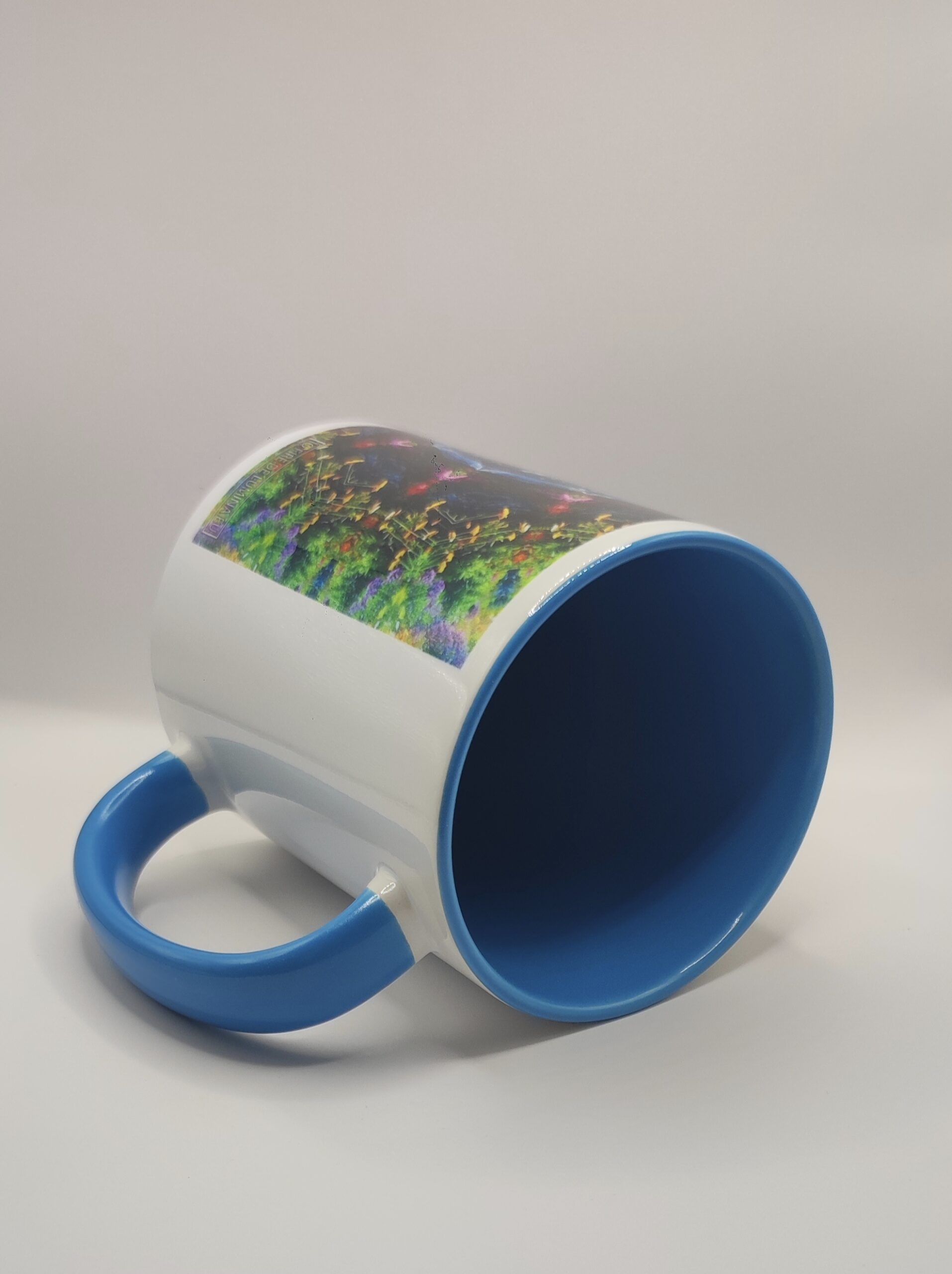 Cană bleu cu mandală univers și curcubeu - imagine 3
